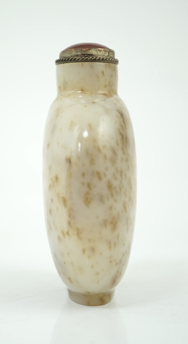 A Chinese white and russet mottled jade snuff bottle, 18th/19th century